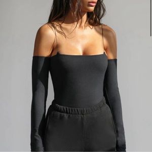 Joah Brown off the shoulder long sleeve excellent condition!